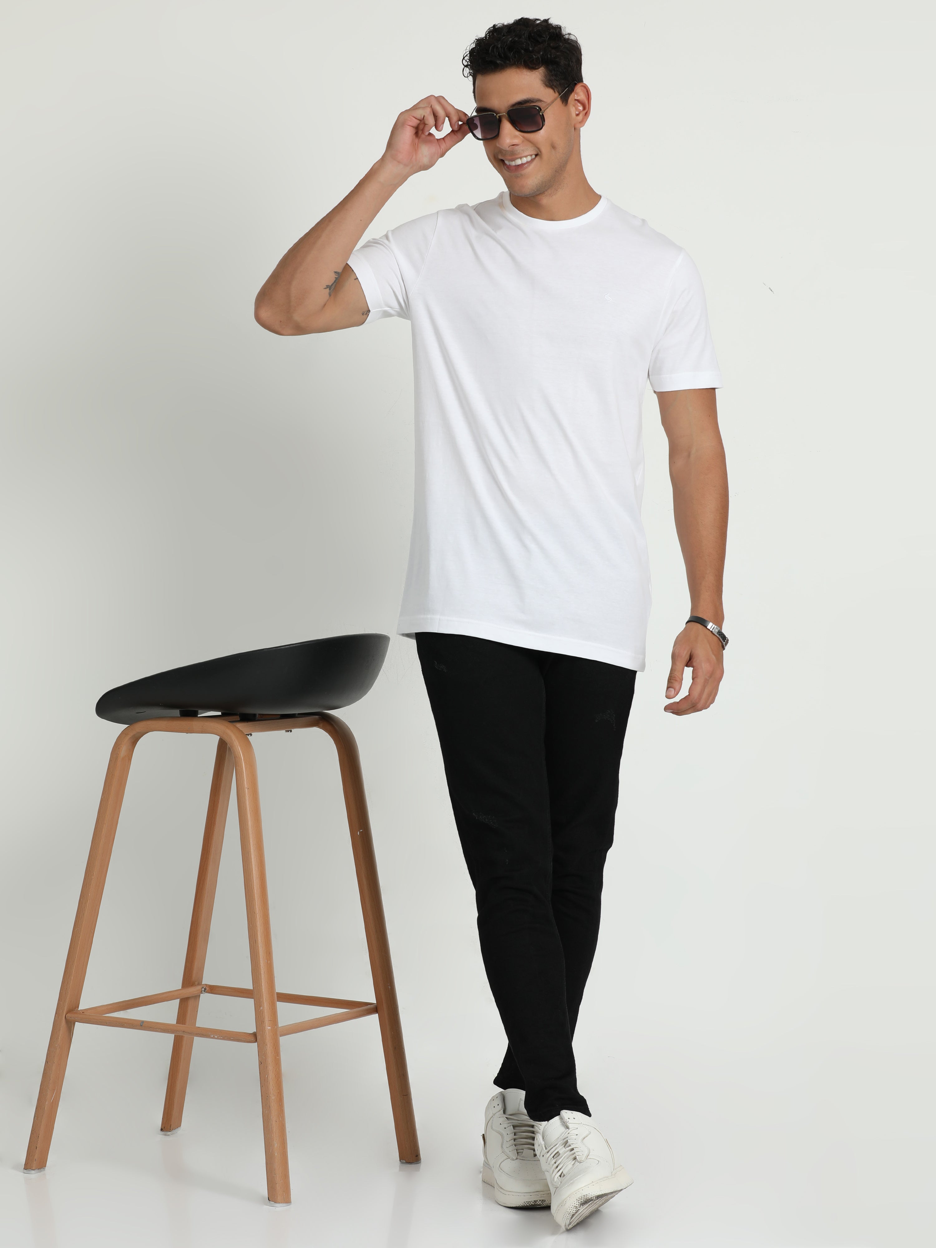 Classic Polo Men's Half Sleeve White Round Neck Slim Fit Solid T-Shirt | TOY-KALVIK WHITE SF C